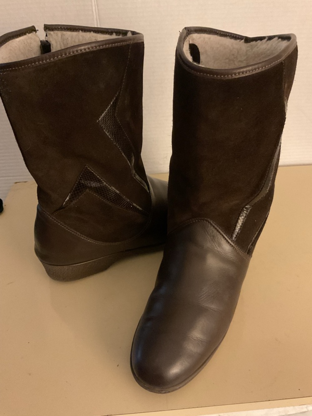 Pajar Women's Dark Brown Suede & Leather waterproof Boots.US 11.5